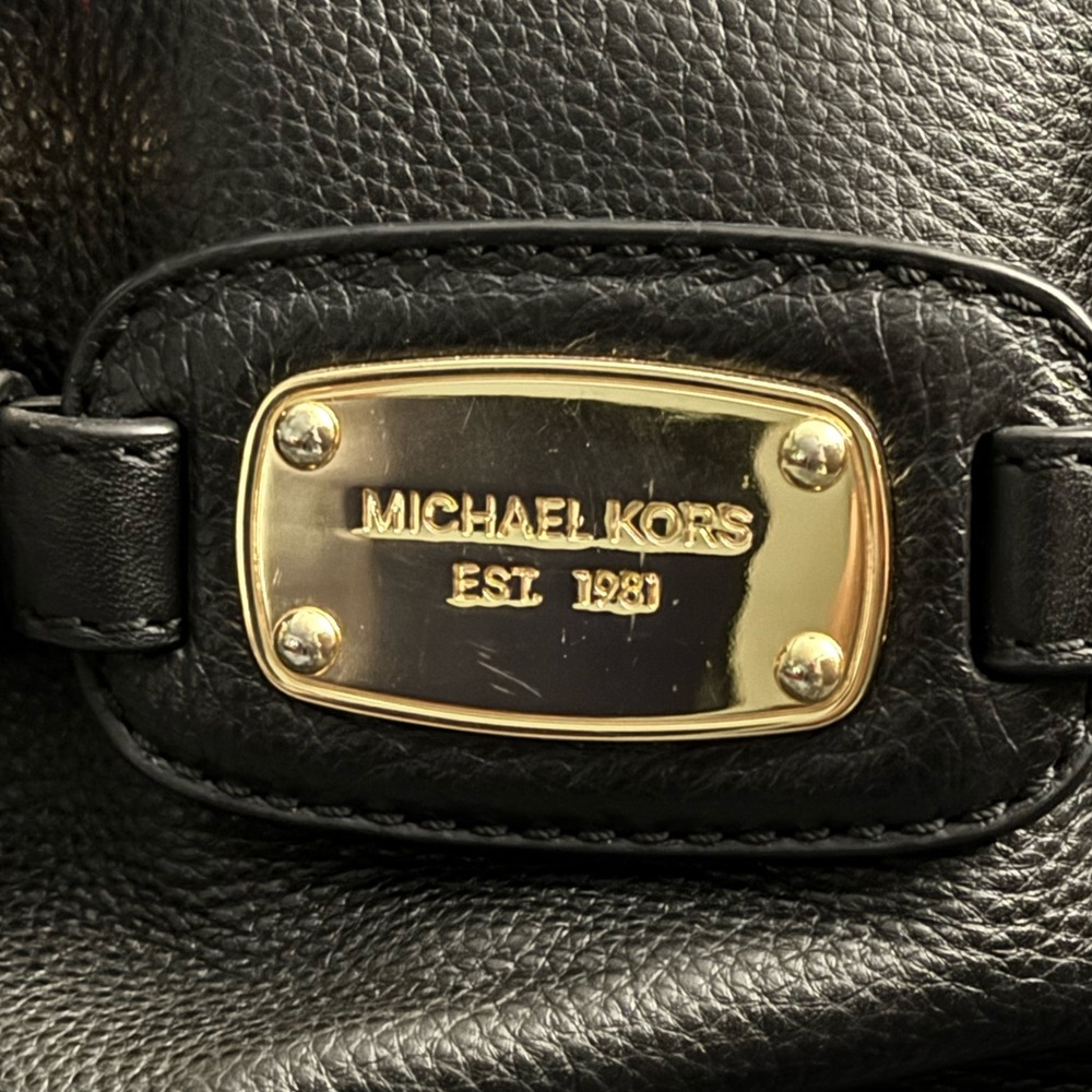 Brand: Michael Kors
Condition: good Size:  M, Leather Black.